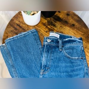 Abercrombie & Fitch The 90s Straight Low Rise Jeans
